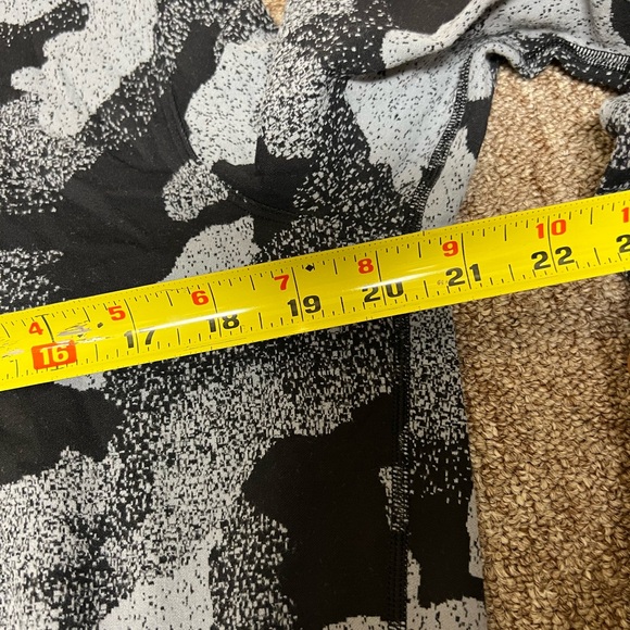 Lululemon Back in Action - Picture 4 of 6